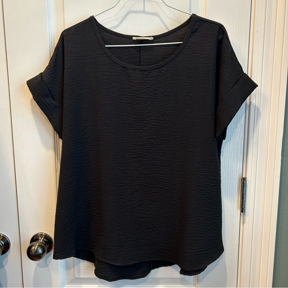 Entro Women’s Black Textured Cuffed Short Sleeve Oversized Round Neck Top Sz. SM